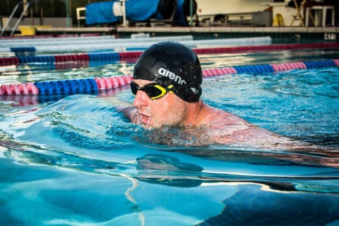 фильмы плавание (2000). карен аликс девочки не умеют плавать. Swimming 2000. пловец. кристен белл спасатель.